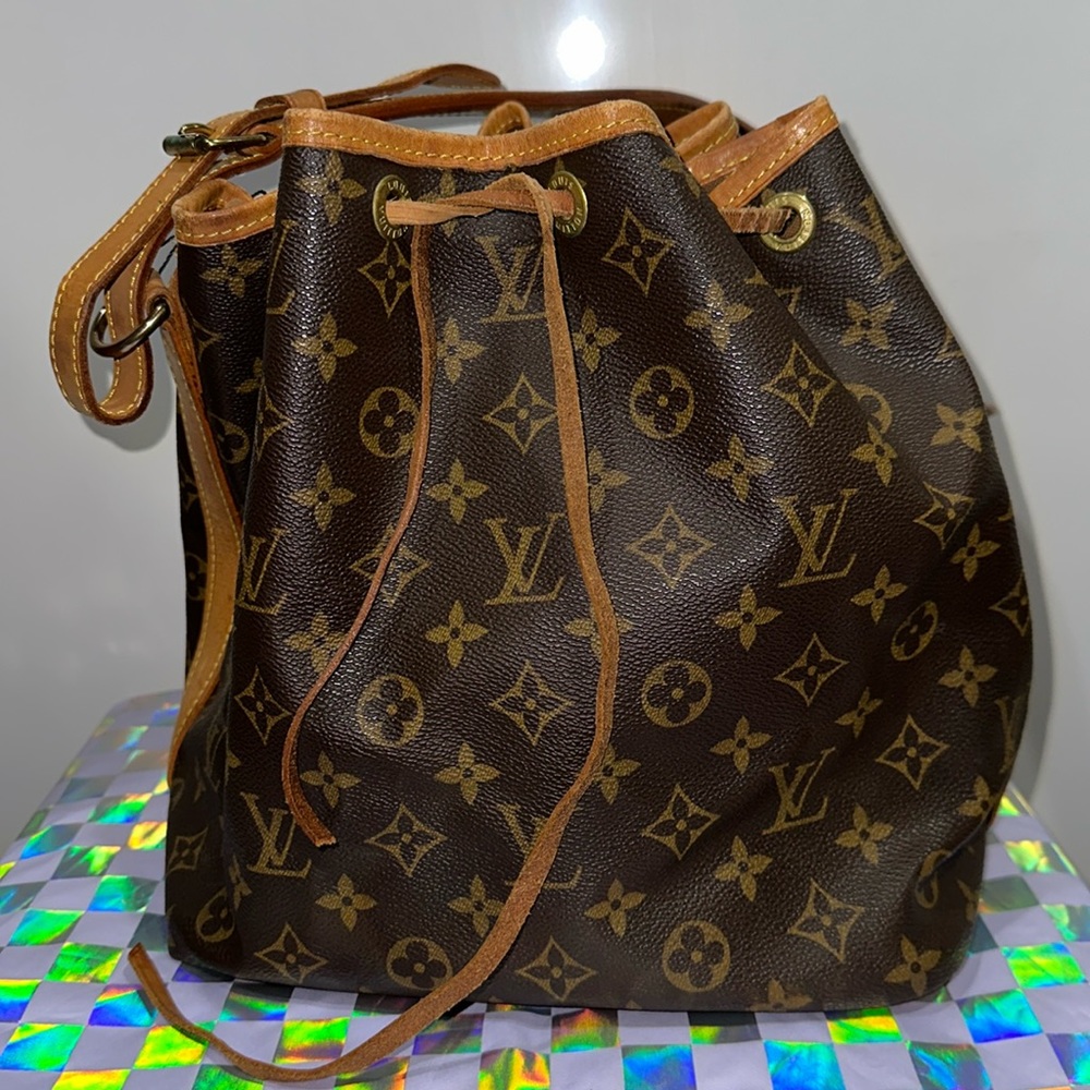 LV Petite NOE.